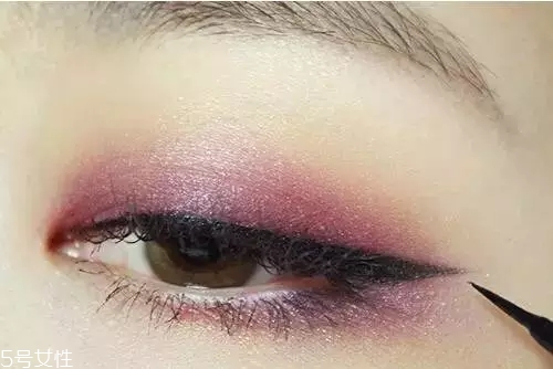 煙熏妝攻略，教你點不一樣的