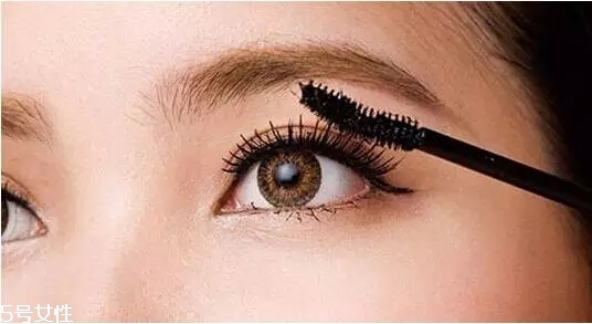 要去面試了，換個(gè)合適的妝容再去吧