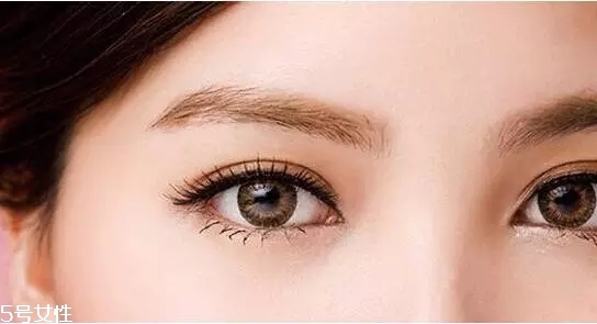 要去面試了，換個(gè)合適的妝容再去吧