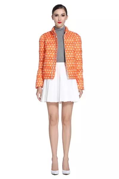 女款羽絨服的搭配技巧