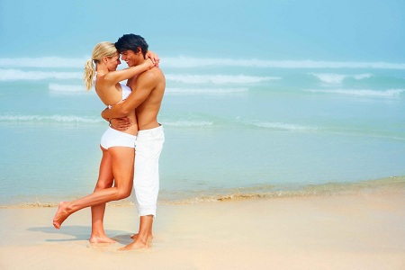 男人在接吻的過程中手會如何做? 男人在接吻的過程中手會如何做?