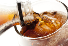 小孩經(jīng)常喝可樂(lè)對(duì)身體有什么危害 小孩經(jīng)常喝可樂(lè)對(duì)身體有什么危害