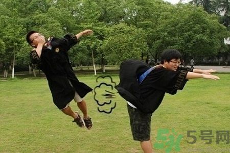 放屁又臭又響是怎么回事?居然是這里有問(wèn)題 放屁又臭又響是怎么回事?居然是這里有問(wèn)題