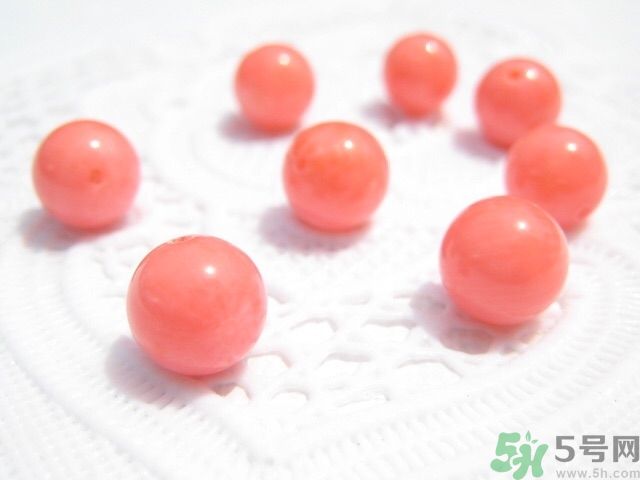 冬季化妝用什么唇色？唇色就用珊瑚色