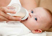 新生兒吃奶老是嗆到怎么回事?吃奶嗆到怎么辦