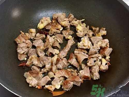 西紅柿燉牛肉怎么做?西紅柿燉牛肉的家常做法 西紅柿燉牛肉怎么做?西紅柿燉牛肉的家常做法