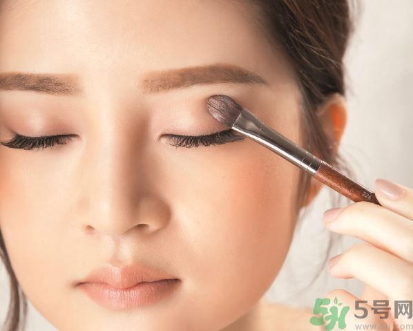 魅力淡妝 讓睫毛根根分明 魅力淡妝 讓睫毛根根分明