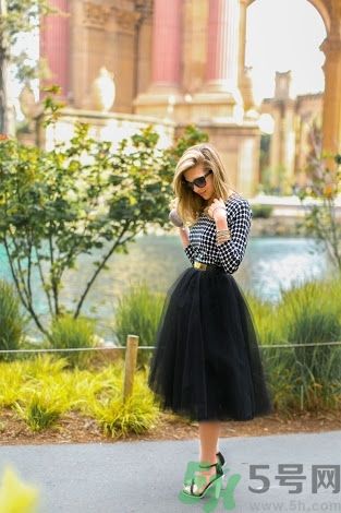 黑白色調(diào)怎么搭配好看?無彩色系制造出不同穿搭4變化 黑白色調(diào)怎么搭配好看?無彩色系制造出不同穿搭4變化