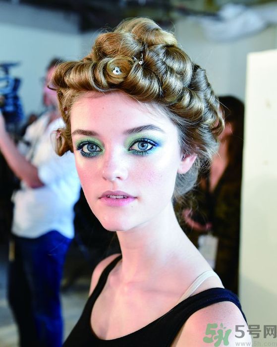 粉彩彩妝怎么畫(huà)?柔和色讓你輕松變美