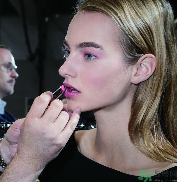 粉彩彩妝怎么畫(huà)?柔和色讓你輕松變美