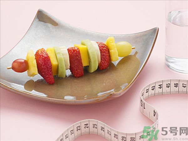 菠蘿和什么榨汁好喝？菠蘿榨汁加什么好喝？