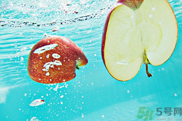 切好的蘋(píng)果怎樣不會(huì)變黃？怎么能讓蘋(píng)果不變色？