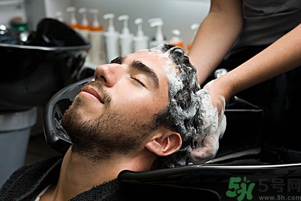睡前可以洗頭嗎？頭發(fā)沒干就睡覺會(huì)怎么樣？