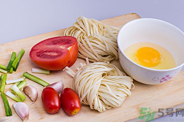 胃不好晚上吃面條好嗎？晚上吃面條容易消化嗎？