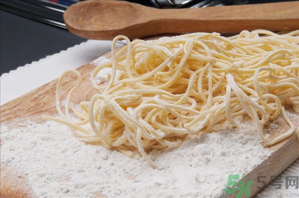 胃不好晚上吃面條好嗎？晚上吃面條容易消化嗎？