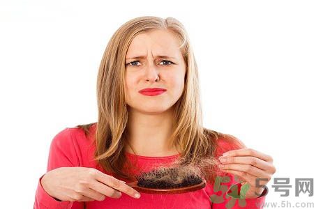 女性掉頭發(fā)很厲害是什么原因？掉頭發(fā)怎么辦？