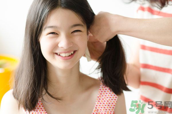 先用護發(fā)素還是先用洗發(fā)水？洗發(fā)水護發(fā)素的使用順序？