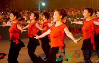 晚飯后跳廣場(chǎng)舞好嗎？晚飯后跳廣場(chǎng)舞有什么好處？