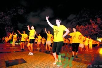 晚飯后跳廣場(chǎng)舞好嗎？晚飯后跳廣場(chǎng)舞有什么好處？