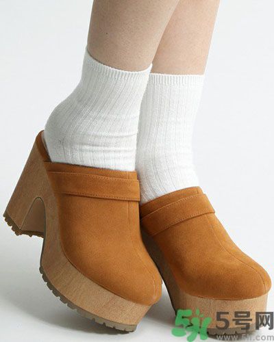 春天怎么穿出清新風？日本女生的薩博涼鞋穿搭方法