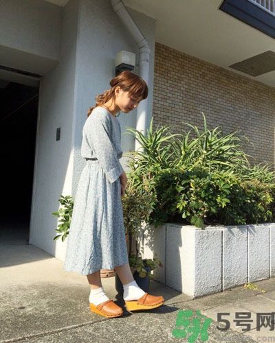 春天怎么穿出清新風？日本女生的薩博涼鞋穿搭方法
