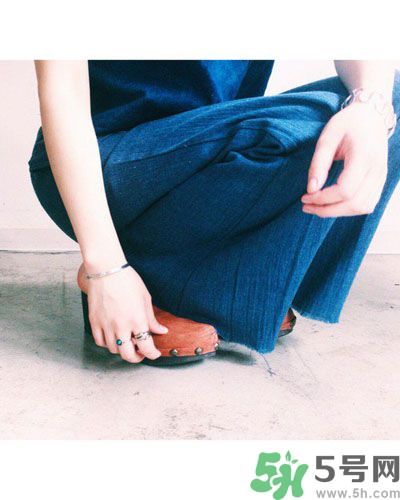 春天怎么穿出清新風？日本女生的薩博涼鞋穿搭方法