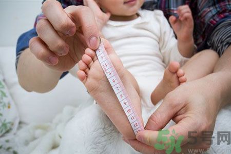 寶寶第一雙鞋有啥講究？寶寶學(xué)步鞋怎么選