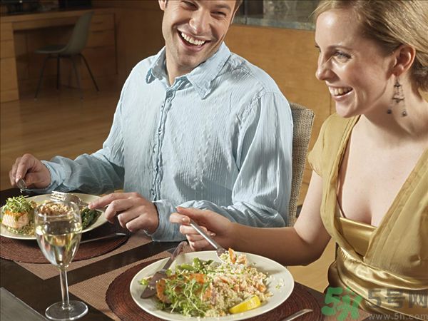 父母逼我想親怎么辦？爸媽總是逼我想親怎么辦？