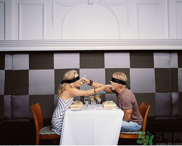 父母逼我想親怎么辦？爸媽總是逼我想親怎么辦？