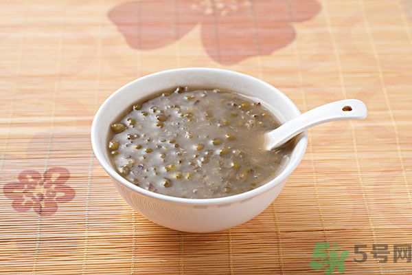 春天嘴上起泡怎么回事？春天嘴唇起泡怎么辦？