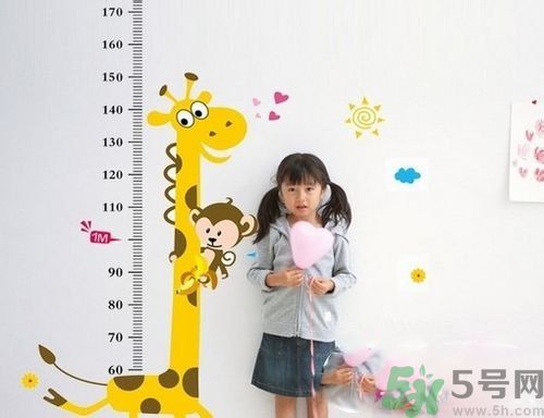 很多人都想長(zhǎng)高一點(diǎn)，確長(zhǎng)不高，只是想想而已，永遠(yuǎn)不行動(dòng)。很多人都嫌棄自己長(zhǎng)得太矮了，卻沒(méi)有什么補(bǔ)救措施。不要以為成年后就不能改變自己身高了。按著這個(gè)來(lái)，你會(huì)發(fā)現(xiàn)不一樣！