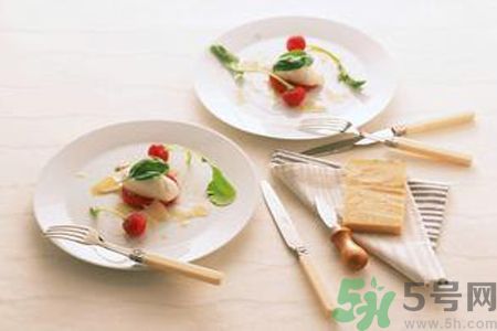 吃西餐刀叉怎么拿？吃西餐的正確方法是什么？