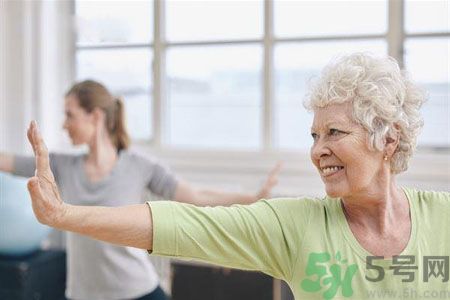 更年期癥狀有哪些？老年人更年期怎么辦？