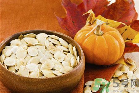 長痘痘肌膚干燥怎么辦？肌膚干燥吃什么食物好？