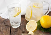 檸檬水怎么喝減肥？檸檬片用多少度的水泡最好？