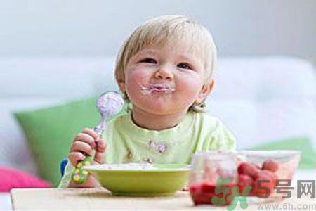 寶寶可以喝酸奶嗎？寶寶什么時候可以喝酸奶?