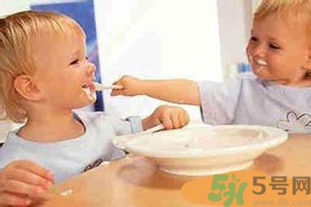 寶寶可以喝酸奶嗎？寶寶什么時候可以喝酸奶?