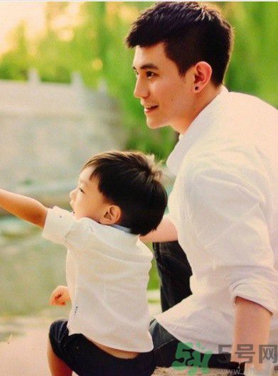 爸爸能單獨(dú)照顧寶寶嗎？爸爸怎樣照顧寶寶？