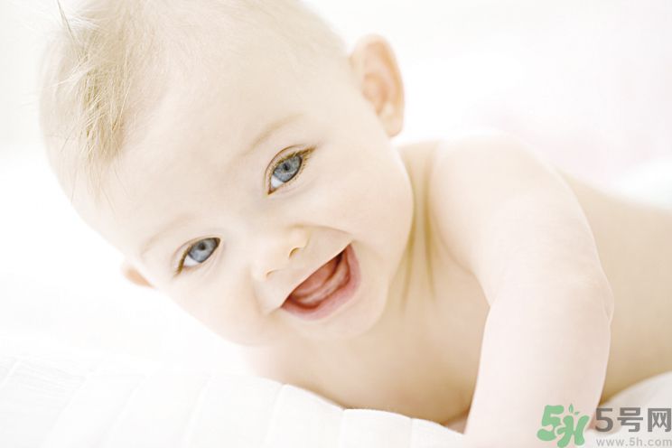 爸爸能單獨(dú)照顧寶寶嗎？爸爸怎樣照顧寶寶？