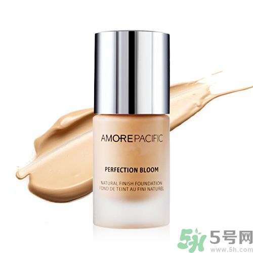 用什么粉餅美白效果好？粉餅與粉底液的區(qū)別？