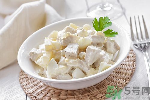 紅茶和牛奶可以一起喝嗎？紅茶里可以放牛奶嗎？