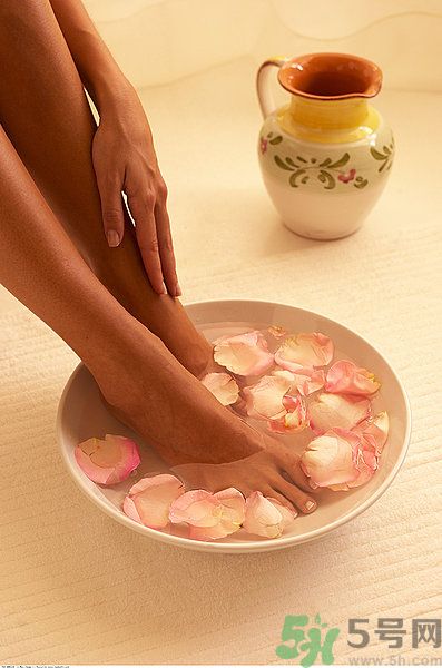 吃晚飯后多久可以泡腳？晚飯后泡腳好嗎？