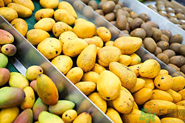 吃芒果嘴唇過敏怎么辦？為什么吃了芒果后嘴巴癢？