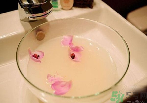 淘米水洗臉能祛斑嗎？淘米水洗臉可以美白嗎？