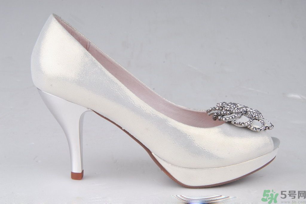 鞋子磨腳怎么辦？鞋子大了怎么辦？