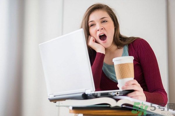 19歲女睡神走哪睡哪竟是病？什么是發(fā)作性睡?。? width=