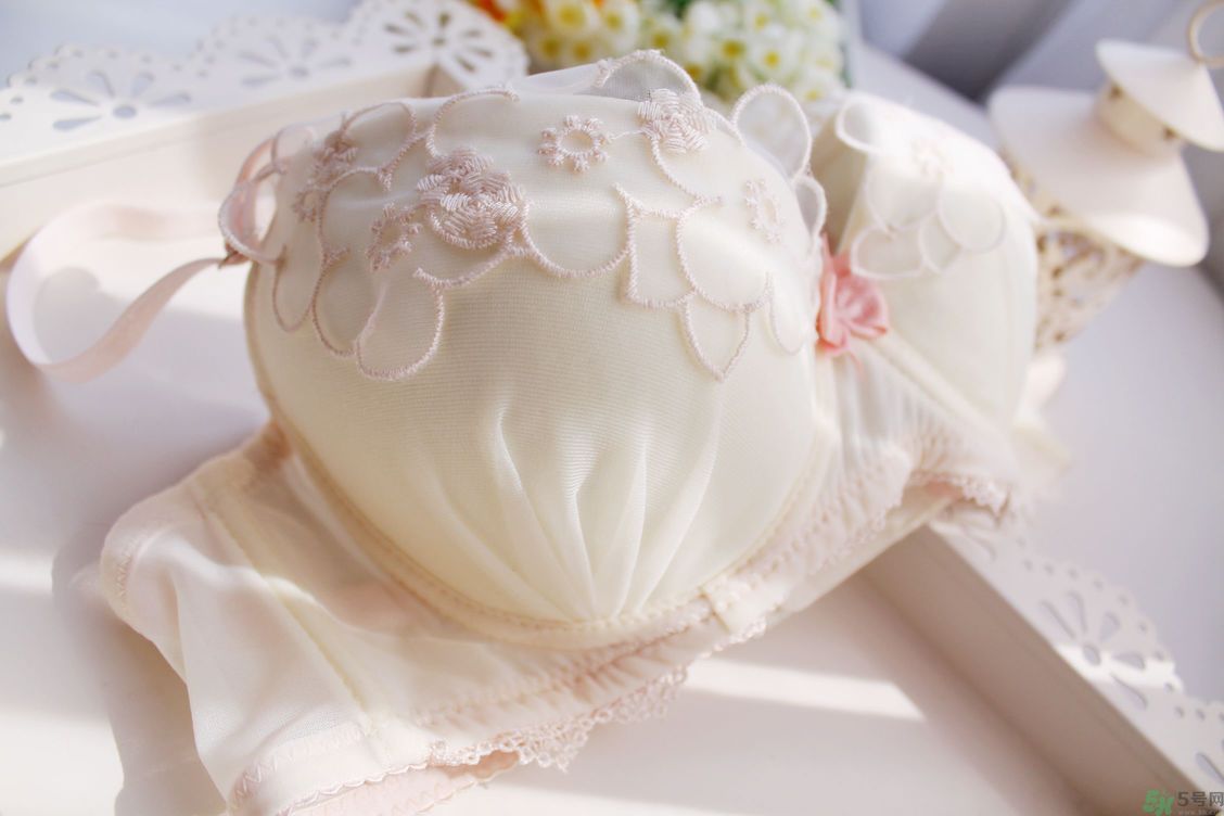 什么內(nèi)衣聚攏效果好？什么內(nèi)衣穿著舒服？