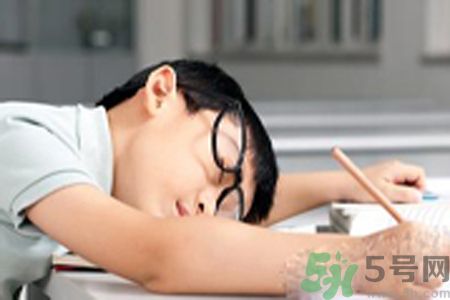 睡覺流口水是什么原因？睡覺流口水怎么辦？