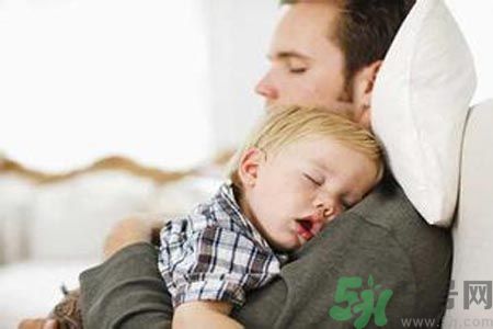 睡覺流口水是什么原因？睡覺流口水怎么辦？