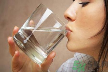 喉嚨發(fā)炎怎么辦？喉嚨發(fā)炎吃什么好得快？